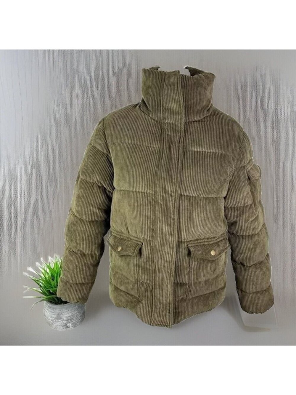 Unreal Fur Berkeley Corduroy Puffer Jacket Sz XS Olive Green Gorpcore Granola